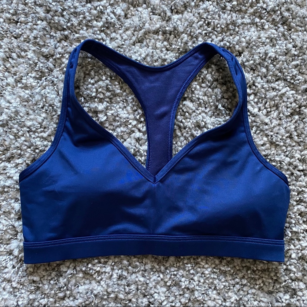 Victoria Sport V-neck Sports Bra, size Small